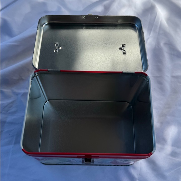 Coca-Cola Red Tin Box with Bottle Opener - Picture 6 of 7